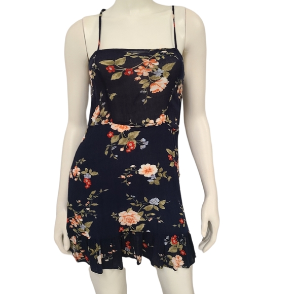 Sweet Shirred Floral Strappy Dress size Medium - Picture 5 of 7